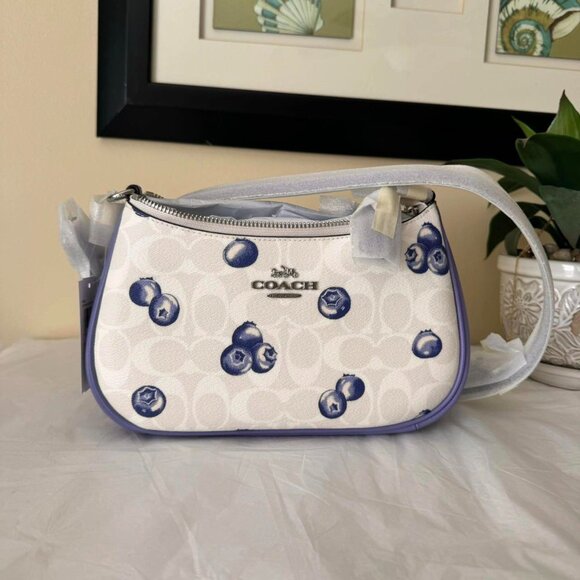 💖💖Coach Teri Shoulder Bag With Blueberry Print - Picture 1 of 4